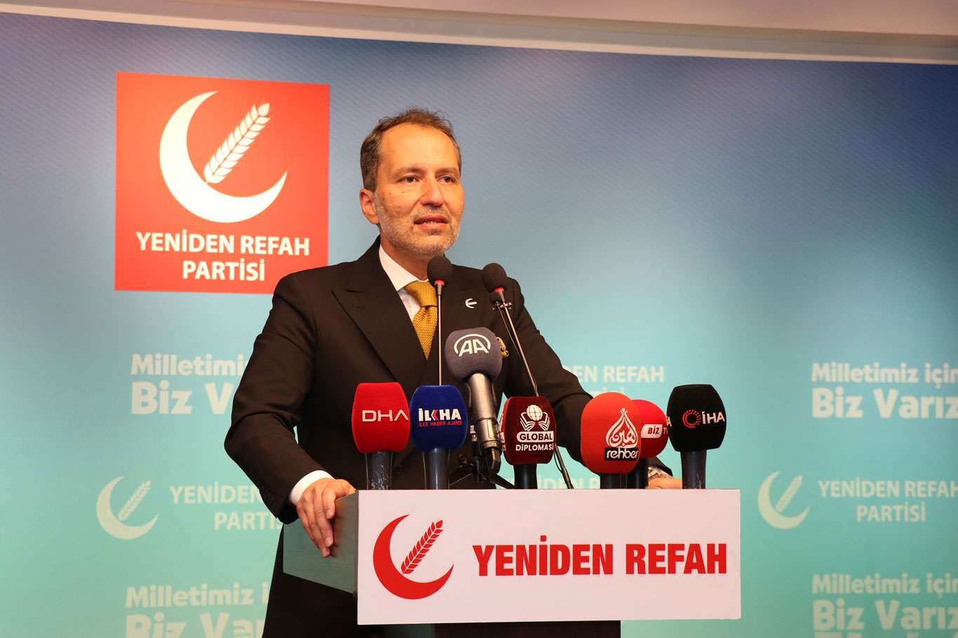 Fatih Erbakan: Türkiye, İsveç ve Finlandiya'yı 2 ay dahi NATO kapısında bekletemedi Fatih Erbakan: Türkiye, İsveç ve Finlandiya'yı 2 ay dahi NATO kapısında bekletemedi